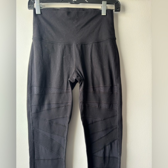 Lululemon // Black High Rise Wunder Under Tech Mesh Leggings - Picture 6 of 10